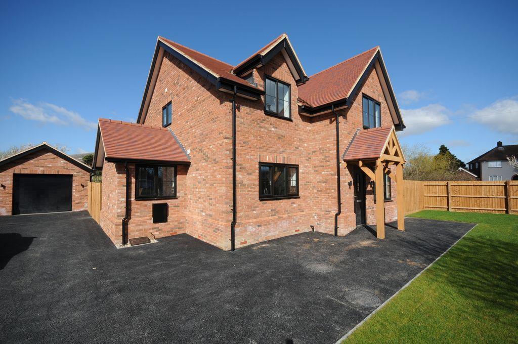 Nevendon Road, WICKFORD, Essex, SS12 4 bed detached house £2,167 pcm