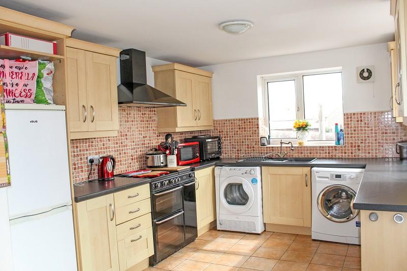 Williams Terrace, Brynmenyn, Bridgend County. CF32 9LS 2 bed terraced