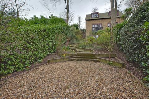 2 Lasseter Place, London, SE3 7UX