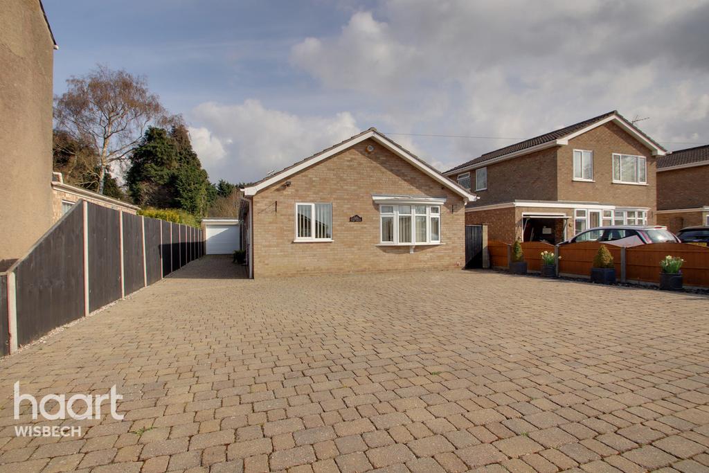New Road, Sutton Bridge, Spalding 3 bed detached bungalow £285,000