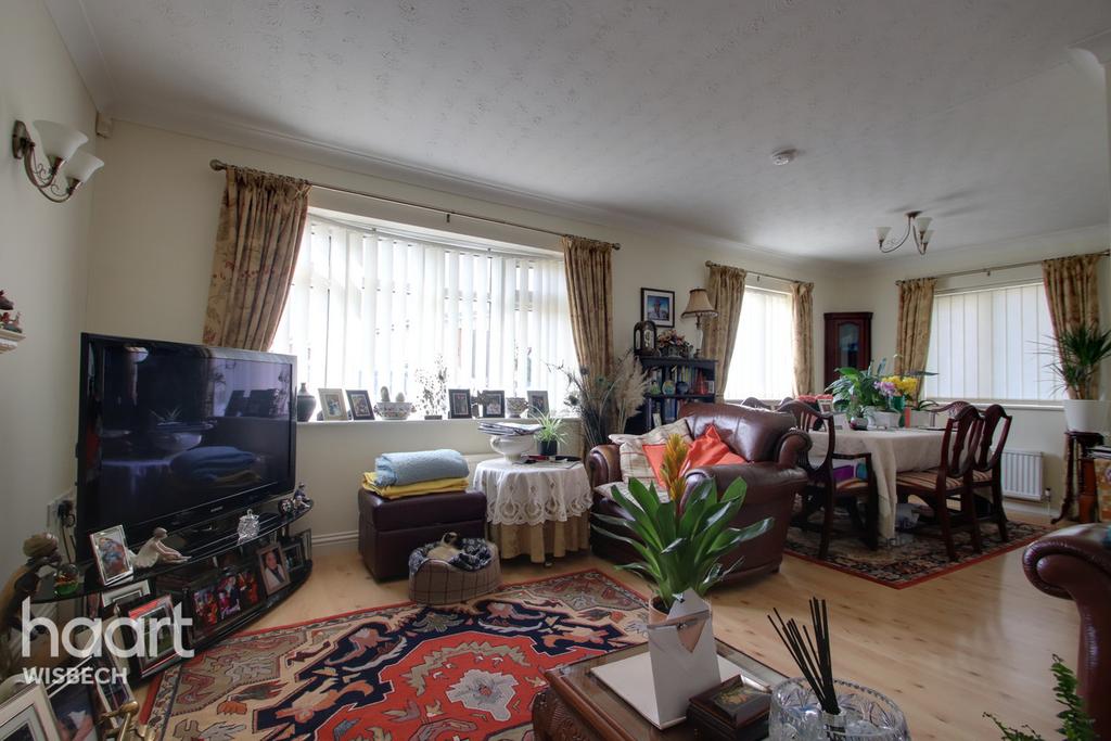 New Road, Sutton Bridge, Spalding 3 bed detached bungalow £285,000