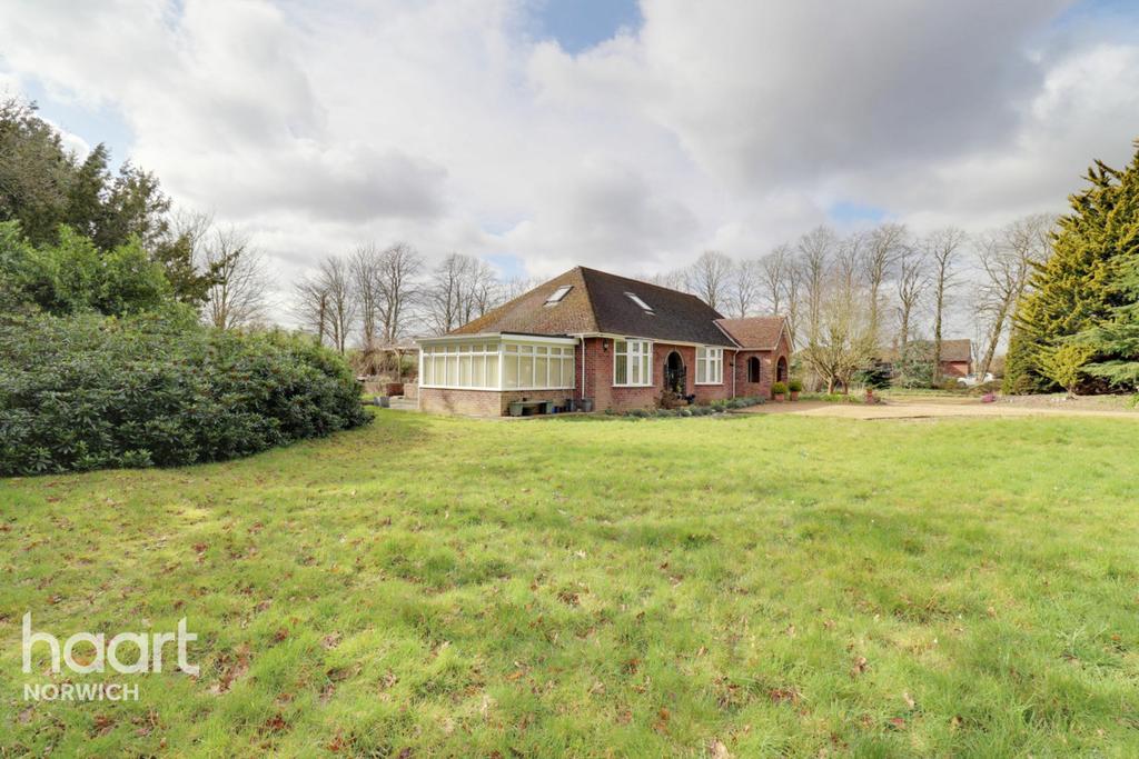 Norwich Road, Brooke 4 bed detached bungalow £585,000