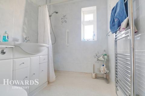 24 Breydon Way, Lowestoft, NR33 9AT