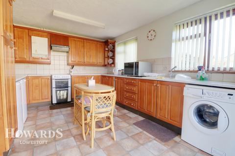 24 Breydon Way, Lowestoft, NR33 9AT