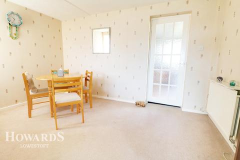 24 Breydon Way, Lowestoft, NR33 9AT