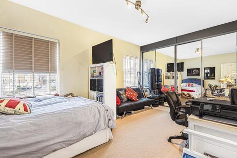 63 Knox Road, Guildford, GU2 9AH
