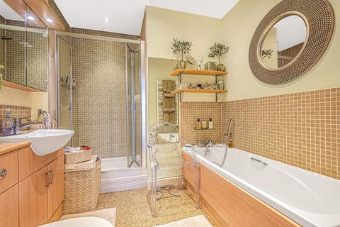 63 Knox Road, Guildford, GU2 9AH