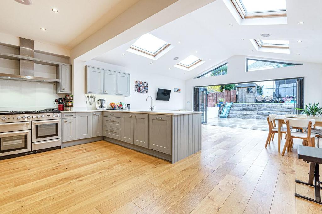 Elm Walk, Raynes Park 4 bed terraced house £885,000