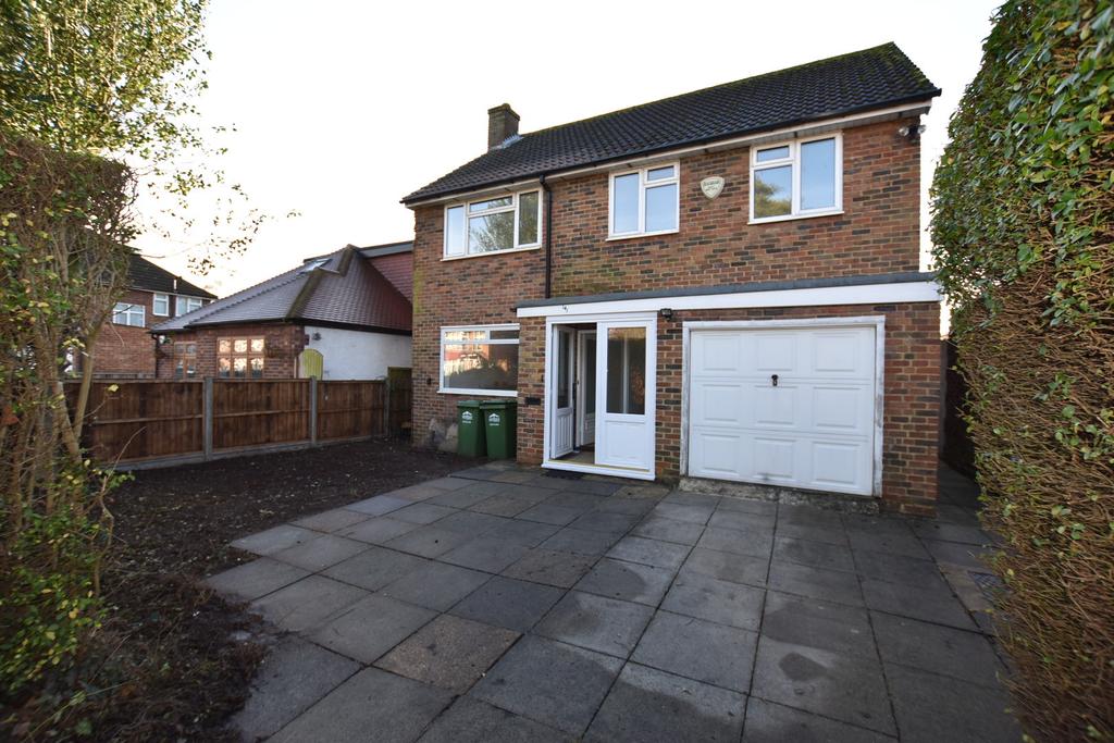 GASTON WAY, SHEPPERTON TW17 4 bed detached house £1,850 pcm (£427 pw)