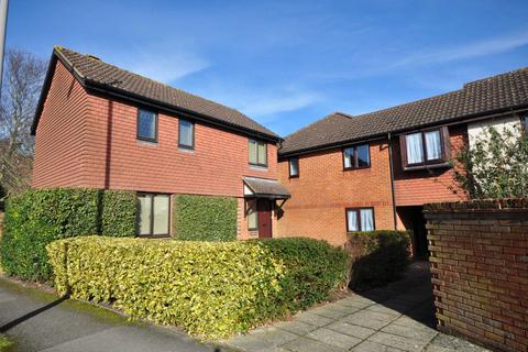 3 bedroom terraced house to rent, Tylsworth Close, Amersham HP6