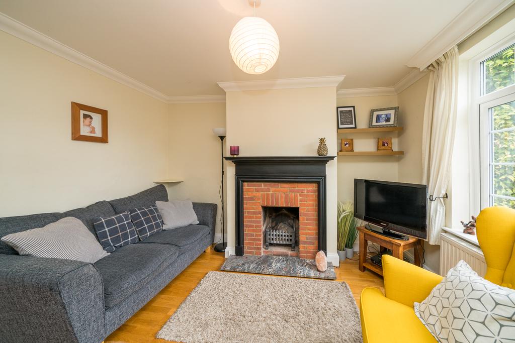 Langdon Street, Tring HP23 2 bed end of terrace house £335,000
