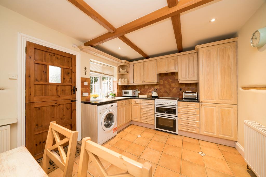 Langdon Street, Tring HP23 2 bed end of terrace house £335,000