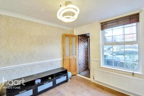 2 bedroom terraced house to rent, Tonbridge Road, Maidstone