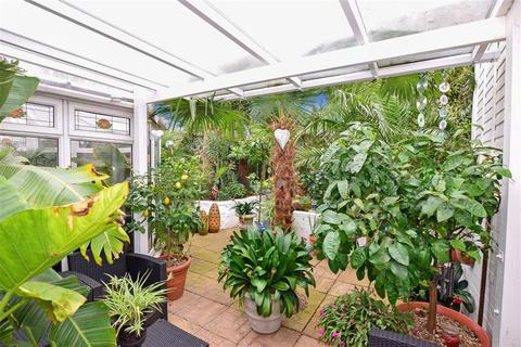 44 Lingley Drive, Wainscott, Rochester, ME2 4NE
