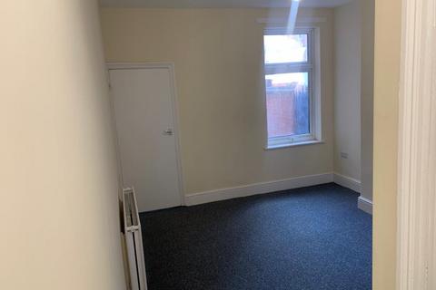 2 bedroom terraced house to rent, 28 BOLTON ROAD LE3 6AB