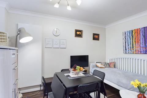 22 Harcourt, Wraysbury, Staines, TW19 5DY