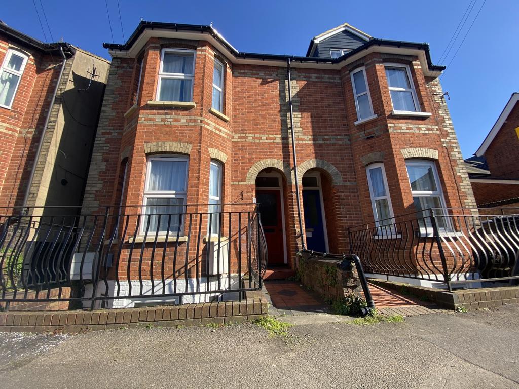 Victoria Road, Guildford, GU1 6 bed house £700,000