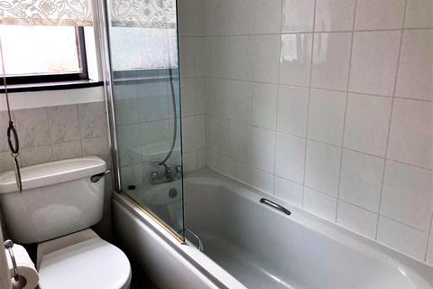 1 bedroom apartment to rent, Ash Court
