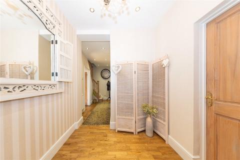 4 bedroom detached house for sale, Venetia Road, Bedfordshire LU2