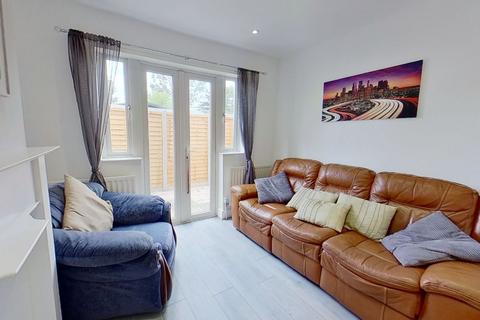 4 bedroom semi-detached house to rent, Deerbarn Road, Guildford, GU2 8AT