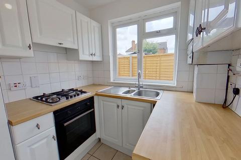 4 bedroom semi-detached house to rent, Deerbarn Road, Guildford, GU2 8AT