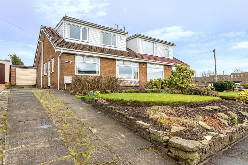 Brendon Hills, Royton, Oldham, OL2 3 bed semidetached bungalow £190,000
