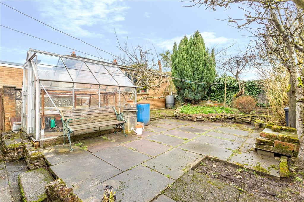 Brendon Hills, Royton, Oldham, OL2 3 bed semidetached bungalow £190,000