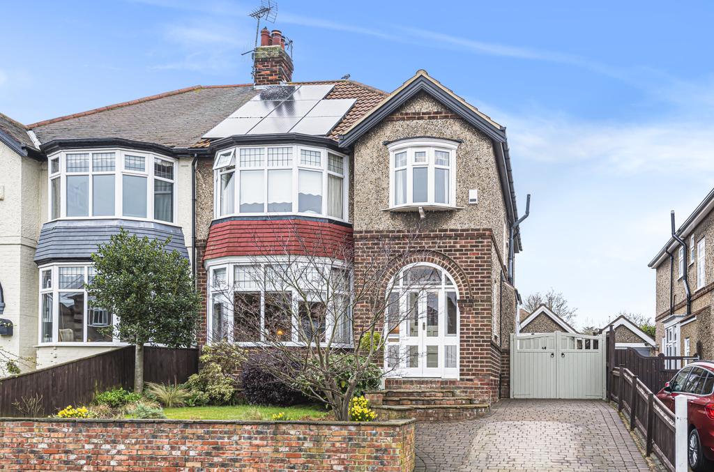 Connaught Avenue, Grimsby, DN32 4 bed semidetached house £300,000