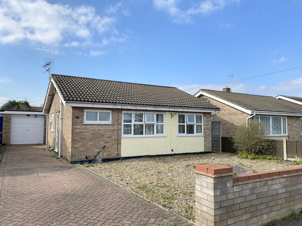 Middle Way, Gunton, Lowestoft 3 bed detached bungalow £250,000
