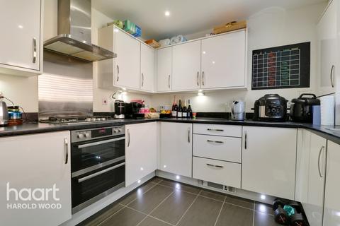 8 Dock Walk, Romford, RM3 7GR