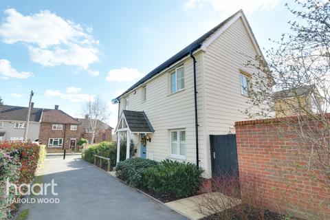 8 Dock Walk, Romford, RM3 7GR