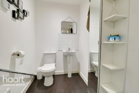 8 Dock Walk, Romford, RM3 7GR