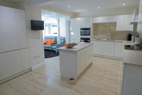 12 Clarendon Close, Broadstone, BH18 9HR