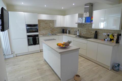 12 Clarendon Close, Broadstone, BH18 9HR