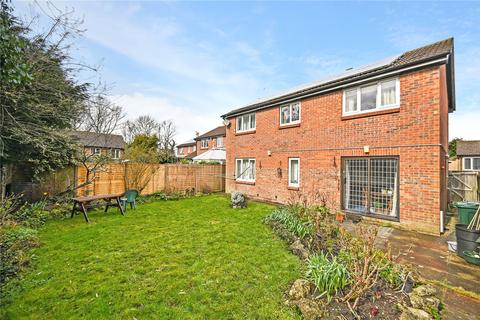 6 Broadhurst Drive, Kennington, Ashford, TN24 9RQ