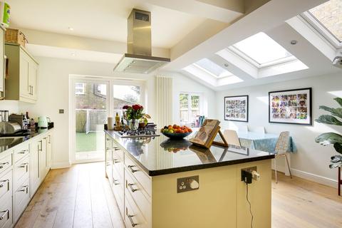 14 Baronsmere Road, London, N2 9QB