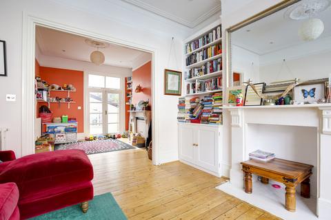 14 Baronsmere Road, London, N2 9QB