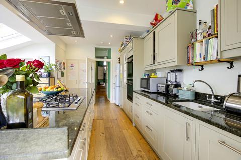 14 Baronsmere Road, London, N2 9QB