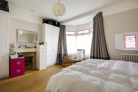 14 Baronsmere Road, London, N2 9QB