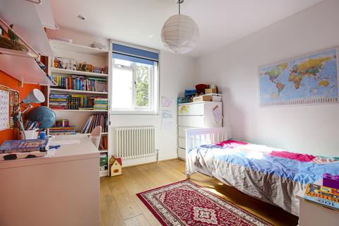 14 Baronsmere Road, London, N2 9QB