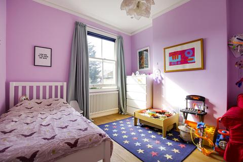 14 Baronsmere Road, London, N2 9QB