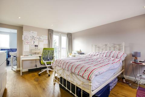 14 Baronsmere Road, London, N2 9QB