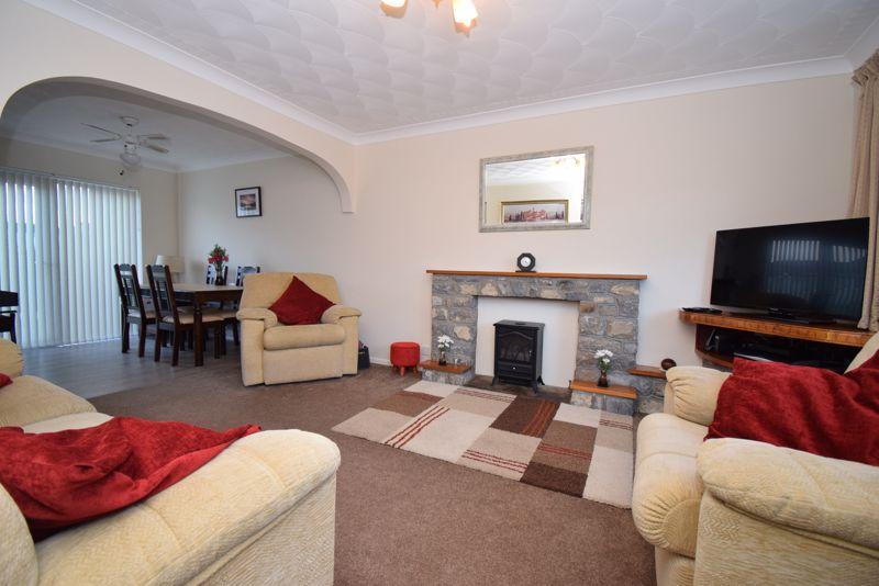 37, Maple Drive, Brackla, Bridgend, CF31 2PF 3 bed semidetached house £795 pcm (£183 pw)