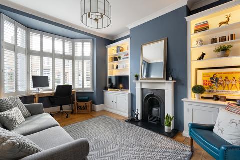 1b Wellesley Road, London, E11 2HG