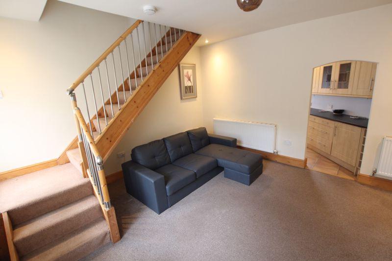 Edenfield Road, Norden, Rochdale 2 bed terraced house £595 pcm (£137 pw)