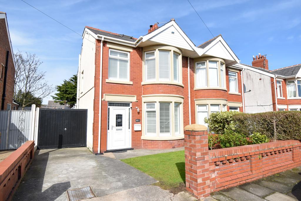 Selby Avenue, Blackpool, FY4 4 bed semidetached house £199,950