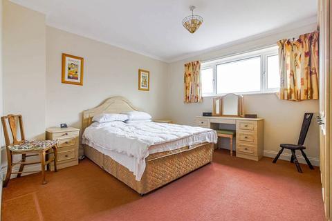25b Lindsey Street, Epping, CM16 6RB