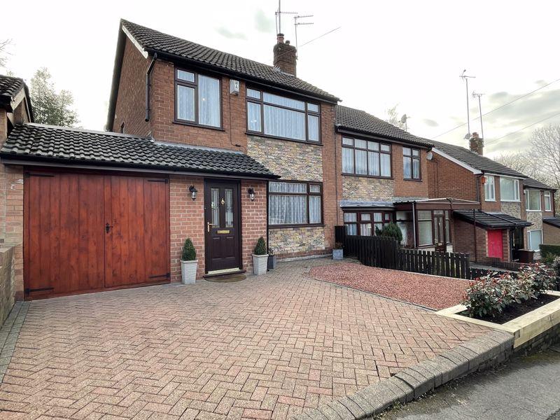 Gower Road, Gee Cross, Hyde, SK14 3 bed semidetached house £250,000