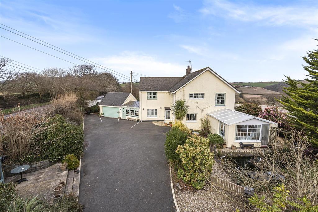 St. Martin, Looe 6 bed detached house £600,000