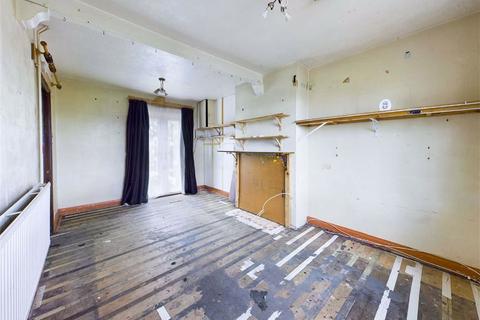 4 Dorney Road, Gloucester, GL1 5QL